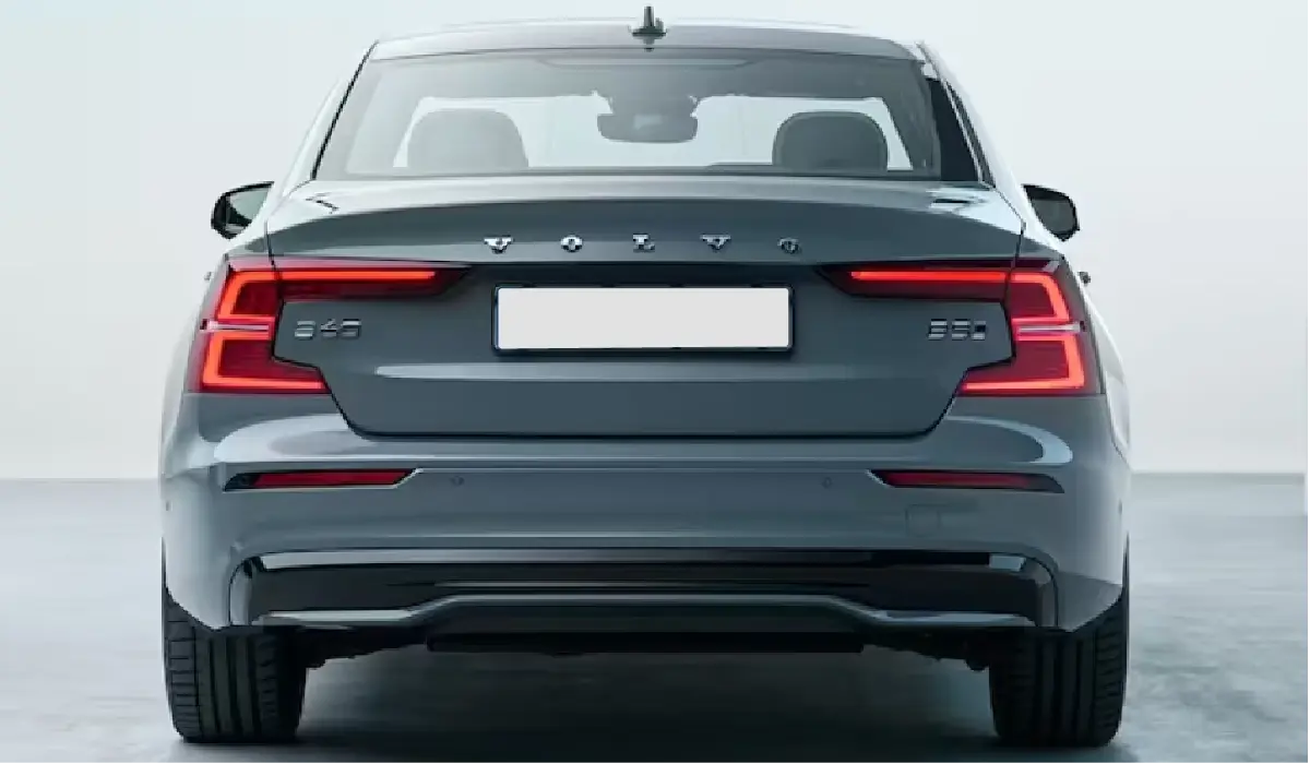Volvo - S60 D4 R-Design - Luxury Sedan Car Rentals - Preowned Sedan Car - Exclusive Concierge Club.webp